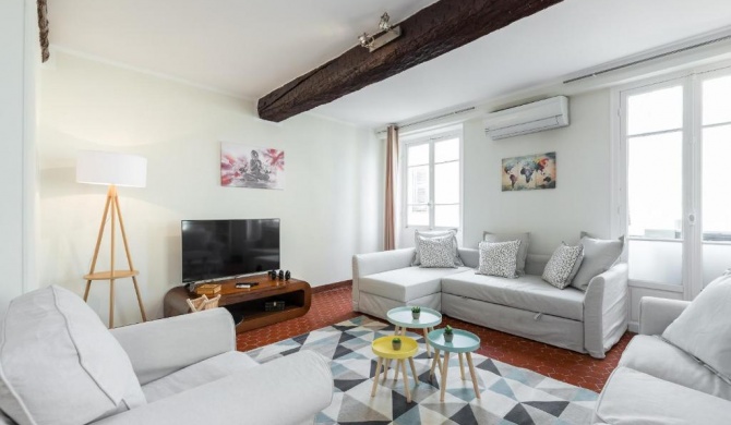 Large apartment in the old town - 2 bedrooms AC