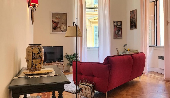 Magnificent spacious apartment in an Old Niçois Palace