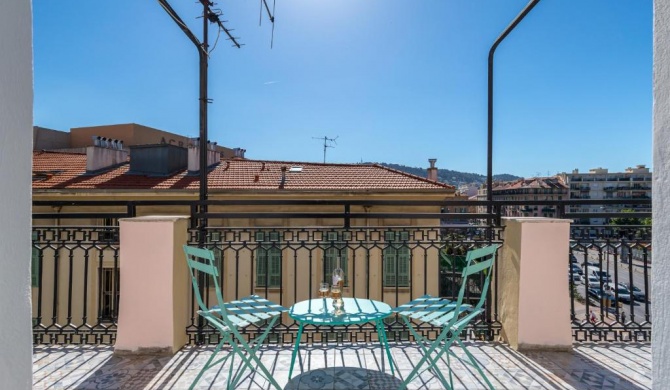 Squared Head-Apartment with Terrace in Nice