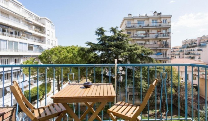 Charming two-bedroom with balcony close to La Promenade des Anglais