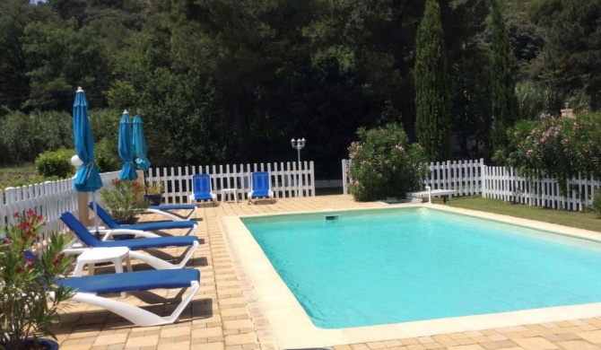 Beautiful Villa with Swimming Pool in Piolenc