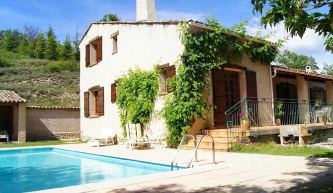 Villa de 3 chambres avec piscine privee terrasse amenagee et wifi a Riez
