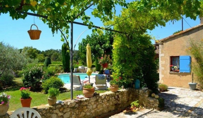 Maison Provençale avec piscine chauffée avec une jolie vue sur le Luberon, située au calme à Robion, proche de l'Isle sur la Sorgue, LS2-326 AMIRADOU