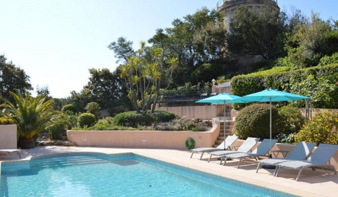 Boutique Villa in Sainte Maxime with Pool