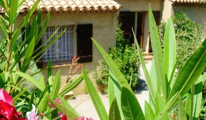 Maison de 2 chambres a Sainte Maxime a 800 m de la plage avec piscine partagee jardin clos et wifi