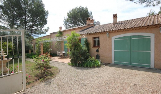 Charming Villa in Salernes France with Parking Space