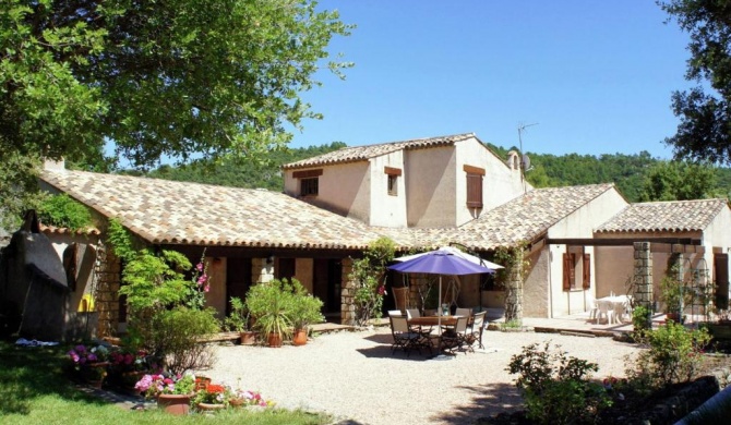 Charming Holiday Home in Tourtour, Provence with Garden