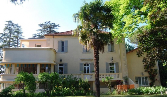 G te with friends room in stately villa with pool and parkgarden