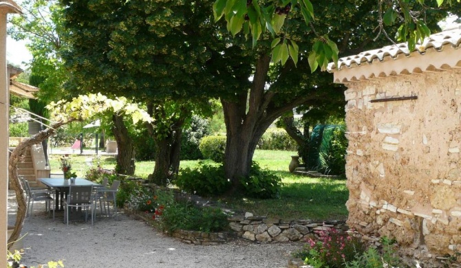 Mas Provençal avec une Belle Piscine Privée, située en campagne de Venelles, vue sur la Sainte Victoire, proche d'Aix en Provence, 10 personnes, LS7-257 AMBICIOUN