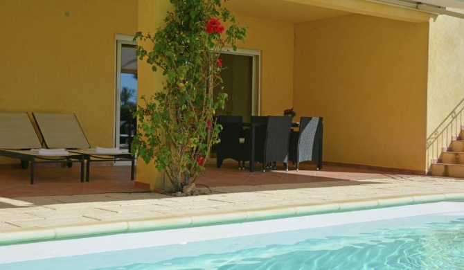 Spacious villa in Vidauban with seasonal private pool